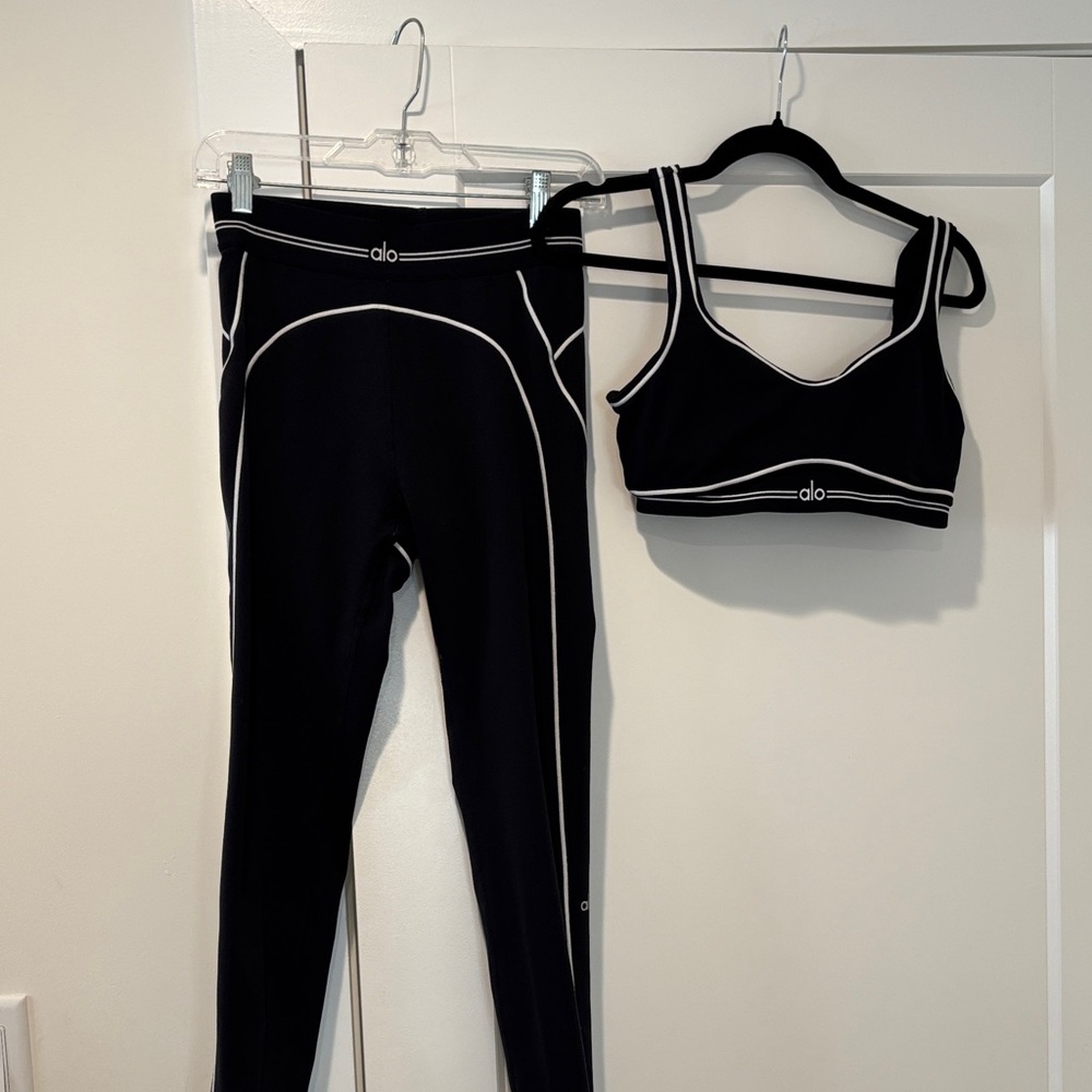 Alo Black and White Activewear Heartthrob Set